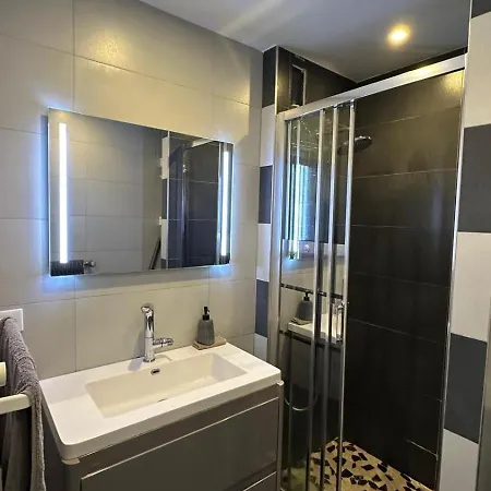 Apparemment Spacieux Et Lumineux Pour 6 Voyageurs *