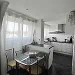 Apartman Apparemment Spacieux Et Lumineux Pour 6 Voyageurs *